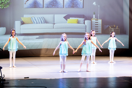 Metuljčice Postojna KO SANJE POSTANEJO PLES foto V. Leban (2)